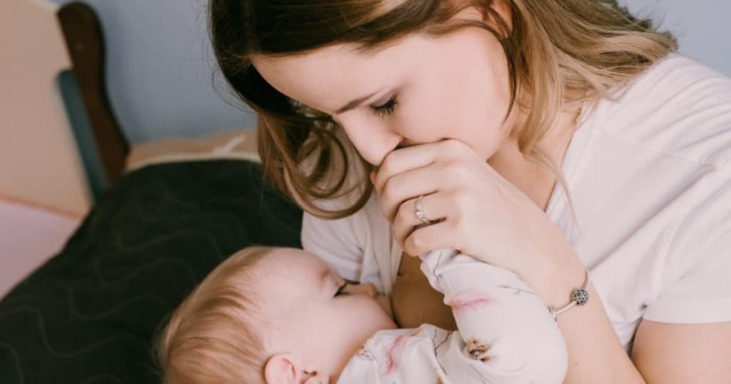mom breastfeeding