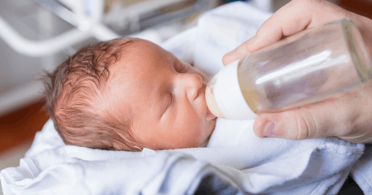 newborn and infant bottle-feeding in hospital after birth