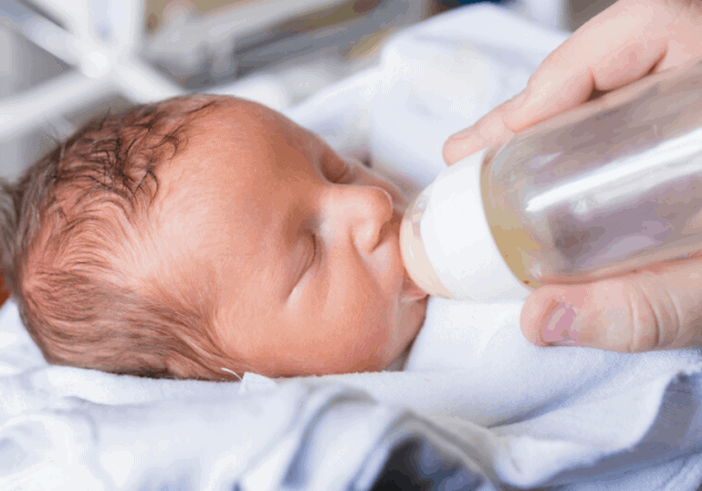 newborn and infant bottle-feeding in hospital after birth