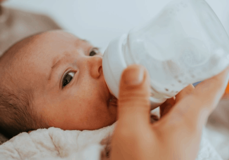 helping-baby-accept-a-bottle